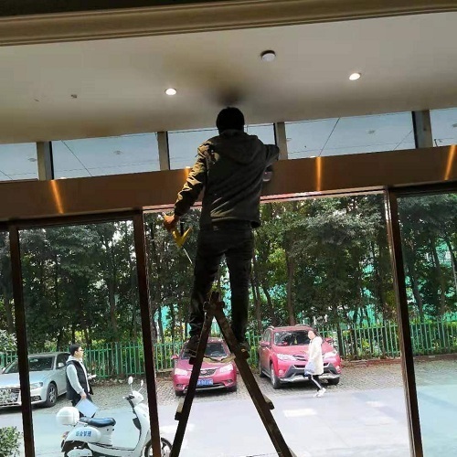 酒店自動(dòng)門(mén)案例，成都酒店感應(yīng)自動(dòng)門(mén)案例