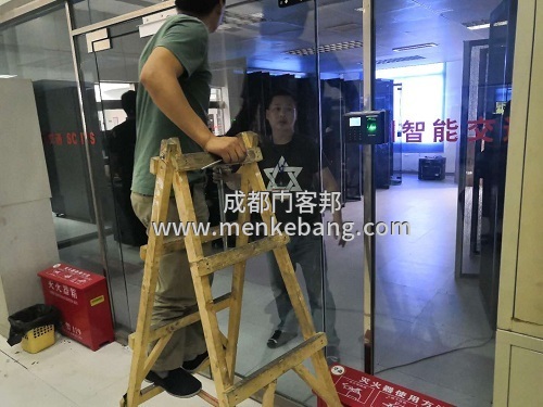 成都安裝感應(yīng)門刷卡門禁多少錢