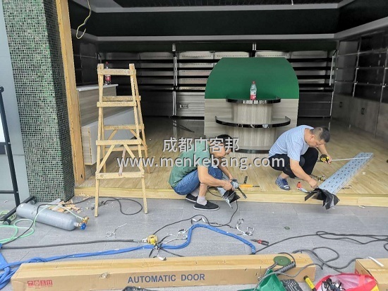 雙流公興鎮(zhèn)自動感應門安裝案例,成都雙流美食展廳感應門案例